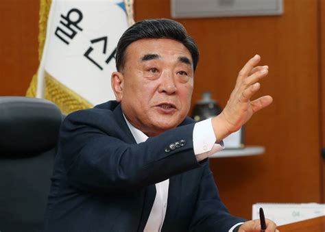 Ulsan Mayor Kim Doo-gyeom aims to transform city into AI capital
