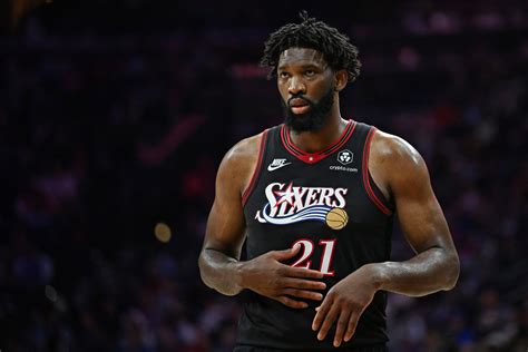 Joel Embiid exits Game 5 with a concerning knee injury