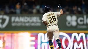 Brewers 9, Cubs 3: Milwaukee sends message behind Andrew Vaughn's grand ...