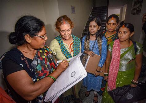 Govt notifies questions to be posed to citizens in 1st phase of census ...