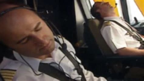 How a 70 ton jet keeps flying when a pilot suddenly dies mid flight