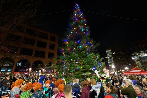 Downtown Eugene kicks off holiday season