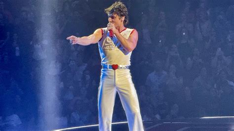 Benson Boone backflips his way into fans' hearts at LCA concert