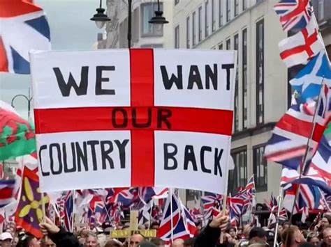 Tens of thousands march in London in separate immigration, pro ...