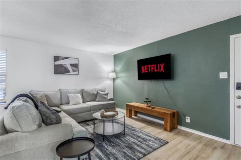 3 Min Walk to AT&T | 2BR | Parking + Pets + Gym - Flats for Rent in ...