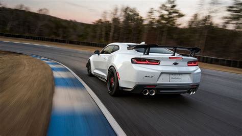 Cross-plane V8 engine: Pros and cons