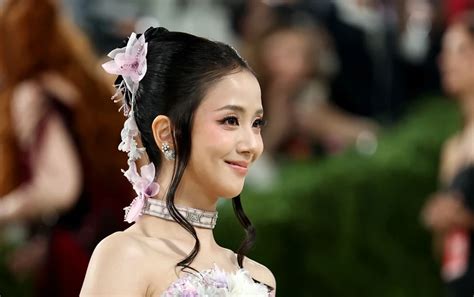 Designer clears Jisoo in outfit dispute but keeps criticism on team