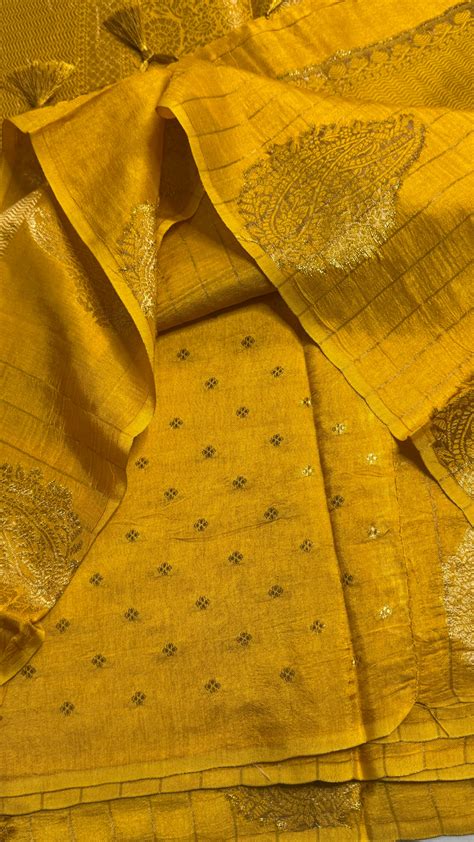 Open media 1 in modal