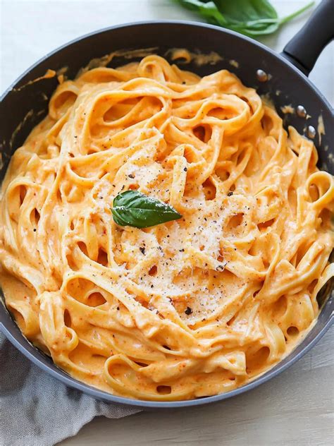 Creamy Red Pepper Alfredo Pasta That's Pure Comfort Bliss