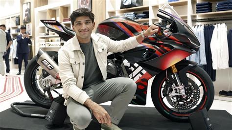 La elegancia entra en el paddock de la mano de Jorge Martín