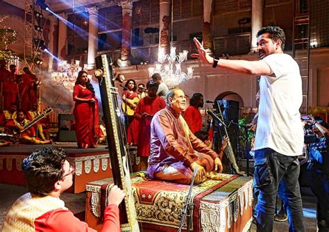 Glimpses from shoot sets of SVS upcoming song Charpashe aalo hok | t2ONLINE