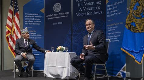 Emhoff reportedly meeting with Jewish students on Yom Hashoah - JNS.org ...