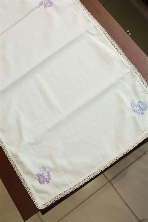 Table runner embroidered -8 Seater – Decordiary Online