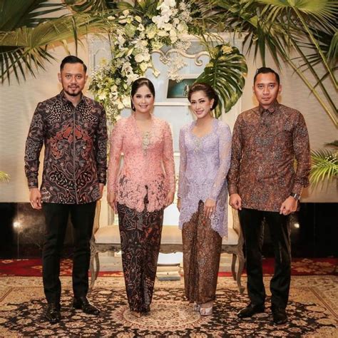 Pin oleh Nina Indriyana di Batik, kebaya, tenun & etnik indonesia ...