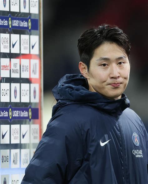 Son Heung Min And Lee Kang In Publicly Embrace A Month After Fight—Netizens React - Koreaboo