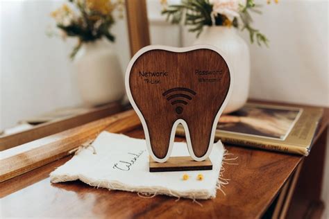 Personalisiertes Zahn QR-Code-Zeichen, hölzernes Schild für die Praxis ...