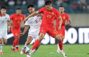 Tien Linh receives a red card, Vietnam loses to China.