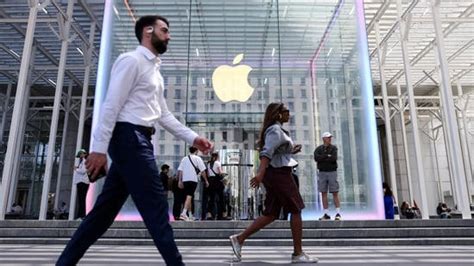 From Steve Jobs to Tim Cook: How Apple’s top leadership quietly changed ...