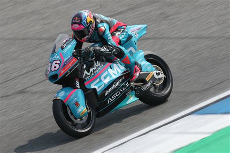 Thai GP Moto2 and Moto3 recap: Multiple red flags and photo finish