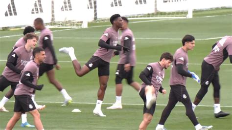 Crisis-hit Real Madrid train ahead of 'El Clasico'