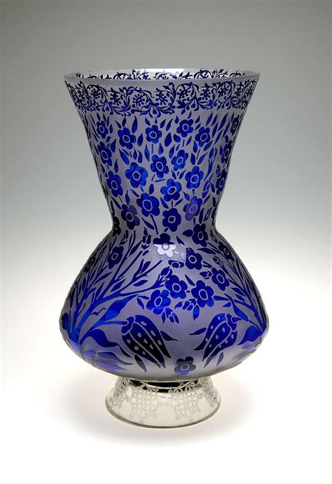 Chuck Boux, Alhambra Vase, 1998, blown and sand-carved glass, 15 x 9 1 ...