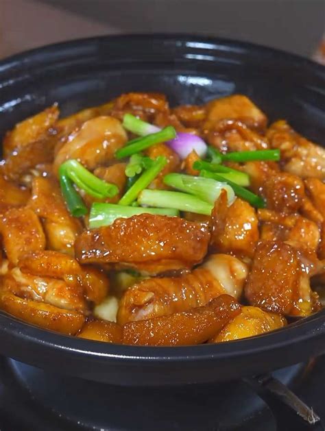 Curry Chicken in Clay Pot: Cozy One-Pot Magic