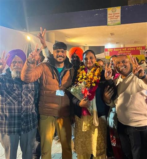 ਹੁਸ਼ਿਆਰਪੁਰ 'ਚ ਕਾਂਗਰਸ ਦੇ ਜ਼ਿਲ੍ਹਾ ਪ੍ਰੀਸ਼ਦ ਉਮੀਦਵਾਰ ਕਮਲਜੀਤ ਕੌਰ ਸੂਚ ਨੰਦਾ ਚੋਰ ...