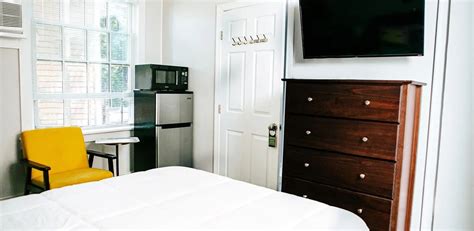 Centrally located studio with tranquil courtyard - Flats for Rent in ...