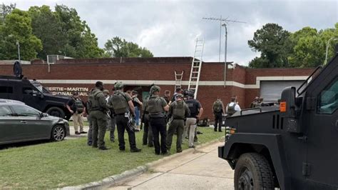 North Carolina prison riot: Bertie-Martin inmates take guards hostage ...