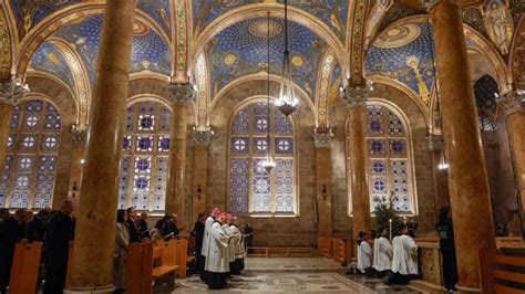 Israeli police block Catholic leaders from Palm Sunday mass at Holy ...