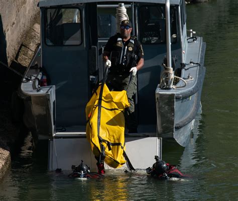 2 bodies recovered, 1 presumed dead after driver fleeing police plunges car into Willamette ...