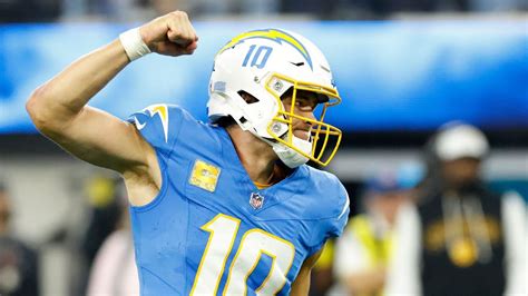 Key aim for Chargers OC McDaniel: Help QB Herbert 'own the position' - ESPN