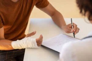 Quais são os tipos mais comuns de acidentes de trabalho e como preveni ...