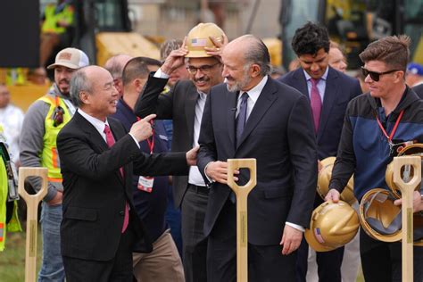Trump Officials Announce 10-Gigawatt Data Center, Gas Plants for Former ...