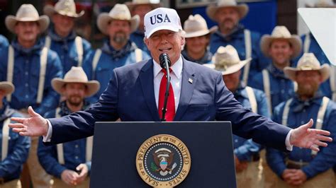 Critics mock Trump as he stumbles through Roosevelt Library speech