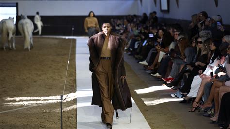 Stella McCartney lets horses steal the show — and makes her point in ...