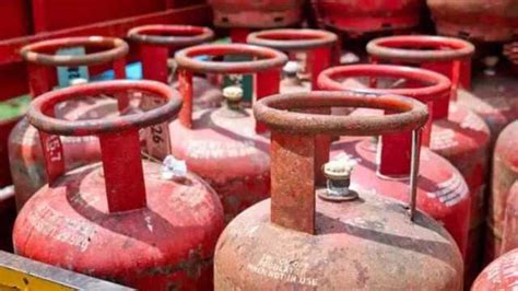 LPG crisis: Varanasi temple 'offered' PNG connection as affects prasad ...