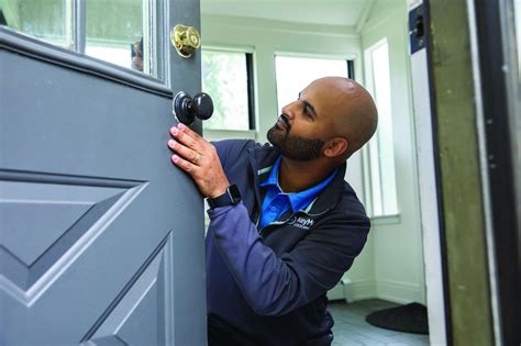 What professional locksmiths say homeowners get wrong about security ...