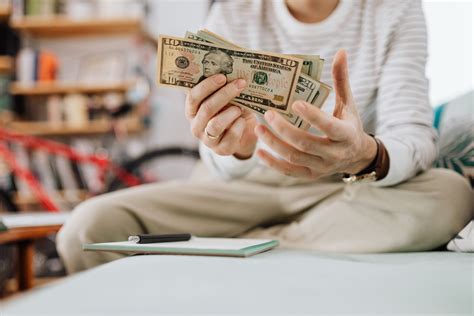 How to Convert 1000 Crore INR to USD and Understand Its Value at ...