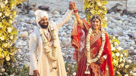 The 50's Rajat Dalal gets married to his lady love in an intimate ceremony