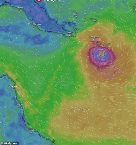 Urgent warning for thousands of Aussies as cyclone bears down on coast