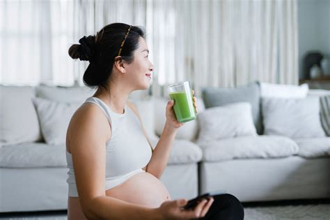 New Starbucks Pregnancy Drink to Induce Labor: Debunked! - FamilyEducation