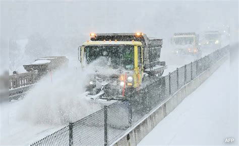 Freezing rain, travel chaos, blackouts: The US winter storm in photos