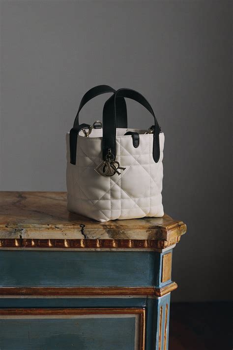 De Dior Toujours-tas - News & Défilés | DIOR