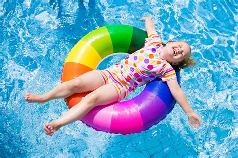 18 Pool Party Ideas to Help You Throw an Epic Bash | Swimming pool toys ...