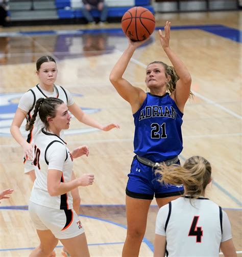 PHOTOS- Some moments from Tecumseh's District title win over Adrian