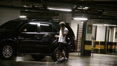 Foto: Cauã Reymond deixa a academia no Shopping Città America, na Barra ...