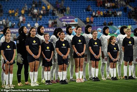 Iran soccer team stuns crowd with moving anthem act at Asian Cup match ...