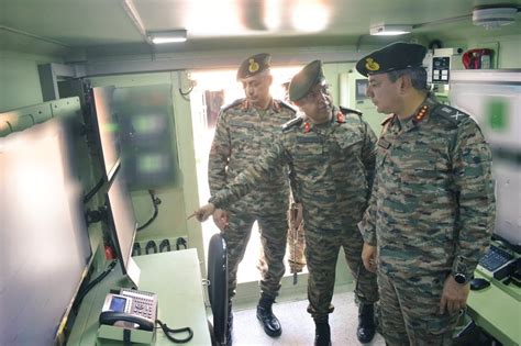 Lt Gen AVS Rathee Assesses Battle Axe Division's Operational Readiness