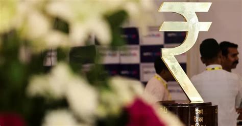 Rupee weakens to historic low, breaches 93 mark against dollar amid ...